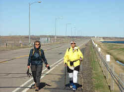 2005-28.jpg (41512 bytes)