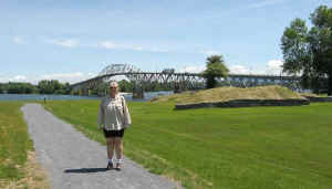 03.jpg (26258 bytes)